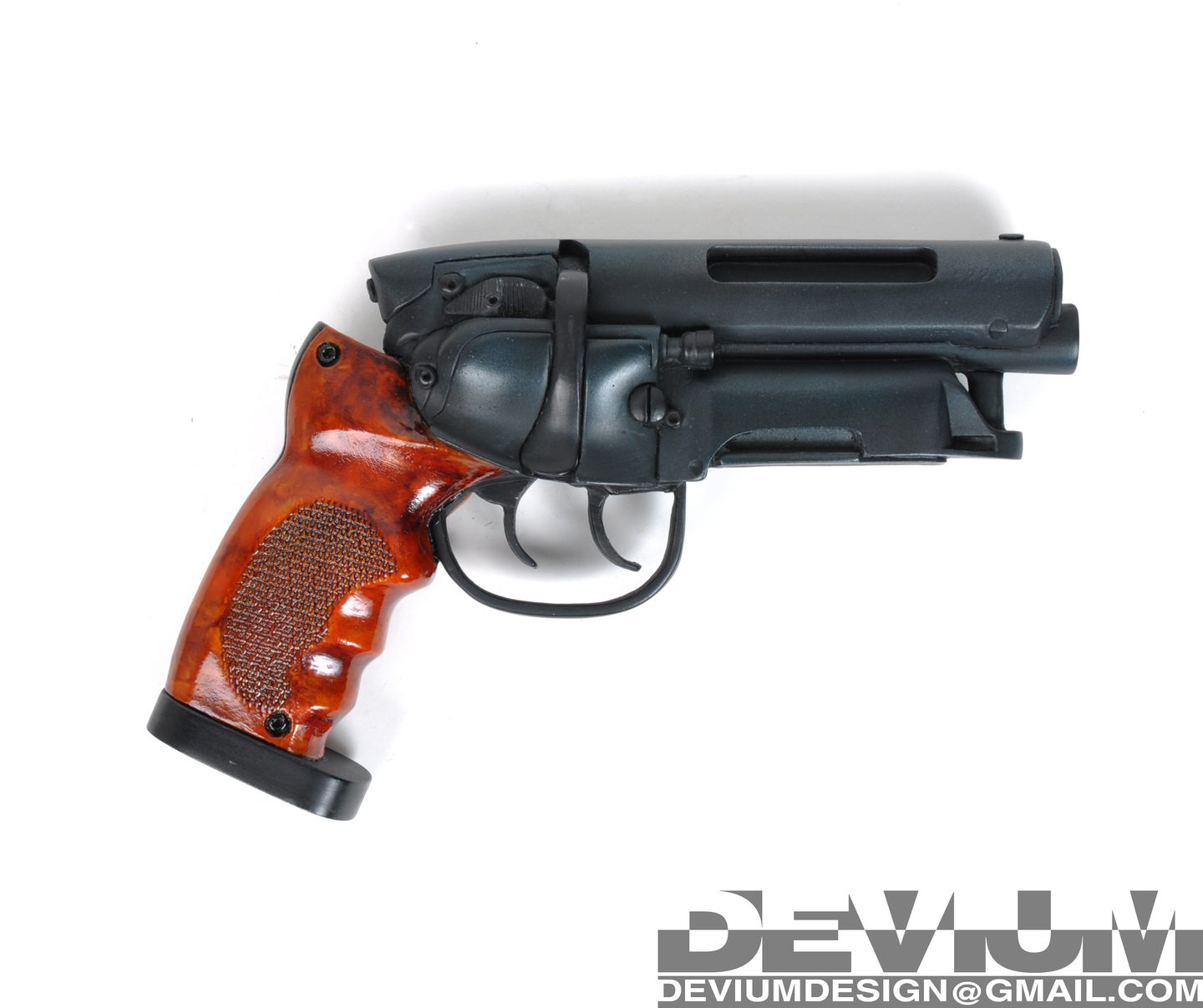 One sci-fi hand prop, four texture sets — 3D on Backdrop